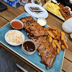 Pepper's - Spareriebs mit Potato Wedges.