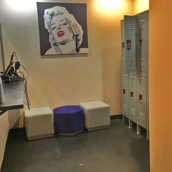 RIPPED PHL - Small but fully stocked locker room - Trainers Near Me - Philadelphia, Pennsylvania