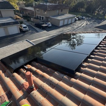 Signify Solar Cleaning - Solar Panel Cleaning Near Me - Canoga Park, California