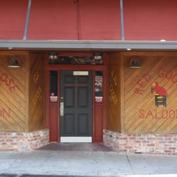Red Goose Saloon - Red entrance