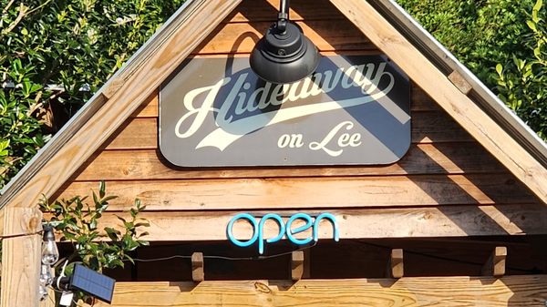 Hideaway on Lee by null