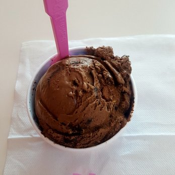 Baskin-Robbins - a scoop of chocolate ice cream - Ice Cream & Frozen Yogurt Near Me - Dallas, Texas Baskin-Robbins - a scoop of chocolate ice cream - Ice Cream & Frozen Yogurt Near Me - Dallas, Texas