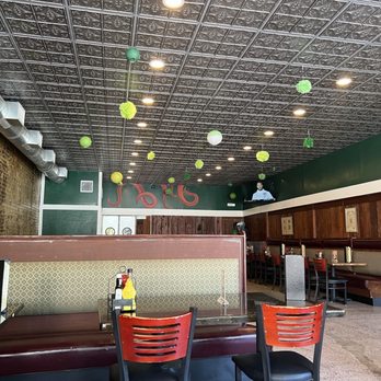 McCrackens Pub - We sat in the new addition - Irish Pub Near Me - Leesburg, Florida