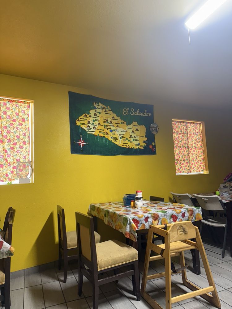 Pupuseria Cabañas Logo