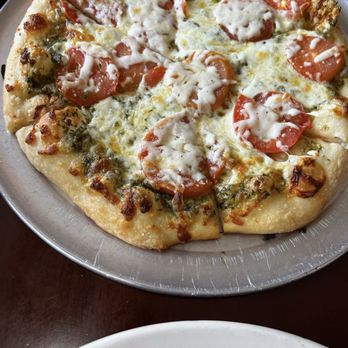 Giovannis table - Margarita pizza - Pizza Near Me - Bee Cave, Texas