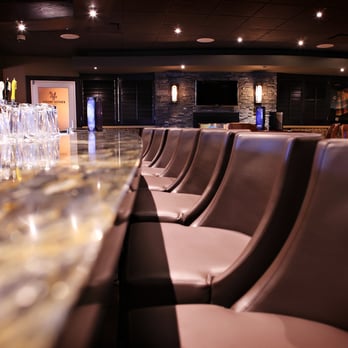 Knotted Thistle Pub - Bar Seating - Pubs Near Me - Regina, Saskatchewan