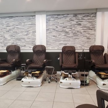 Levue Nails & Spa - Pedi Spa chair - Nail Salons Near Me - Bellevue, Washington