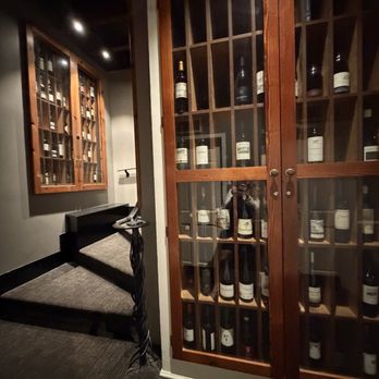 Magnolias - Beautiful wine selection - Southern Near Me - Charleston, South Carolina Magnolias - Beautiful wine selection - Southern Near Me - Charleston, South Carolina