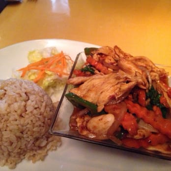 Topaz Thai Authentic - Chicken with basil sauce - Thai Near Me - New York, New York Topaz Thai Authentic - Chicken with basil sauce - Thai Near Me - New York, New York