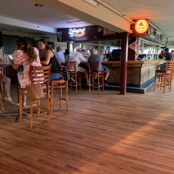 Bonvue Inn - Bonvue bar during COVID - American Near Me - Narragansett, Rhode Island Bonvue Inn - Bonvue bar during COVID - American Near Me - Narragansett, Rhode Island