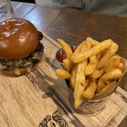 SMOKEHOUSE BURGER SIDE FRIES SMOKEHOUSE BURGER SIDE FRIES