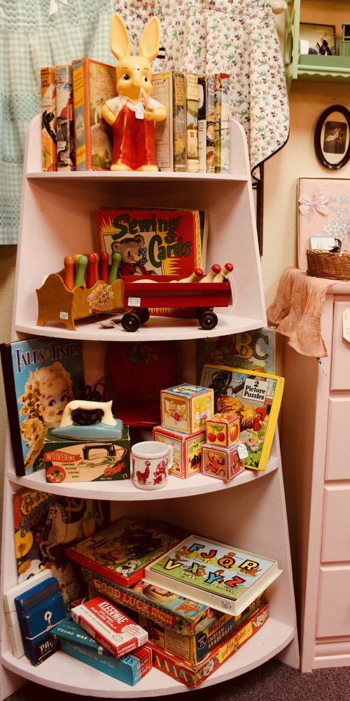 ANTIQUE WORLD MALL AND THE ANNEX 33 Photos & 40 Reviews Antiques