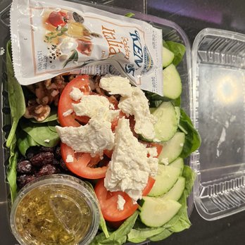 Pappa Georggeo Pizza - Spinach, cranberry and walnut salad - Pizza Near Me - San Jose, California Pappa Georggeo Pizza - Spinach, cranberry and walnut salad - Pizza Near Me - San Jose, California