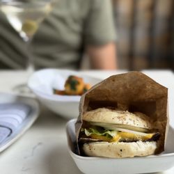 Willi's Wine Bar - Smash burger
