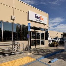 FedEx Ship Center - Outside