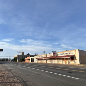 Hotel El Capitan - View from down the street near IH10 - Hotels Near Me - Van Horn, Texas Hotel El Capitan - View from down the street near IH10 - Hotels Near Me - Van Horn, Texas