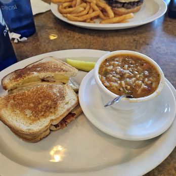 Sparta Family Restaurant - Cheeseburger & Frys Chicken Bacon Cheese Sandwich & Green Pepper Soup - American Near Me - Sparta, Wisconsin Sparta Family Restaurant - Cheeseburger & Frys Chicken Bacon Cheese Sandwich & Green Pepper Soup - American Near Me - Sparta, Wisconsin