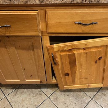 Venture Resorts - Cabin 3 - cabinets in kitchen so beat up - Vacation Rentals Near Me - Gatlinburg, Tennessee Venture Resorts - Cabin 3 - cabinets in kitchen so beat up - Vacation Rentals Near Me - Gatlinburg, Tennessee