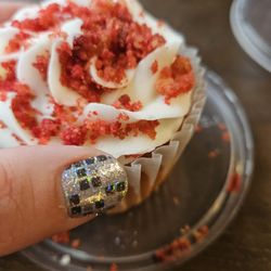 Carolina Cupcakery - Gluten free strawberry crunch cupcake