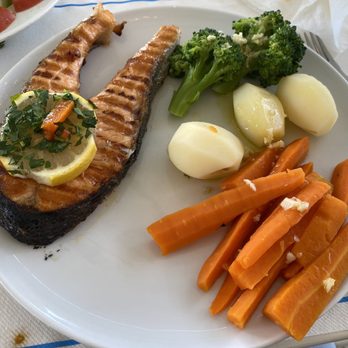 Baía do Peixe - Terreiro do Paço - Grilled Salmon - Seafood Near Me