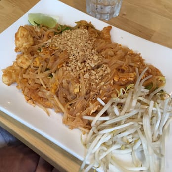 Goji y Agave - Chicken pad Thai, lunch portion - Asian Fusion Near Me - Cary, North Carolina Goji y Agave - Chicken pad Thai, lunch portion - Asian Fusion Near Me - Cary, North Carolina