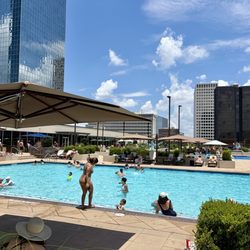 Life Time - Pool