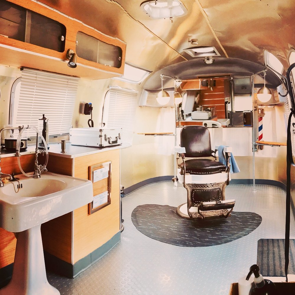 The Streamline Barbershop Logo