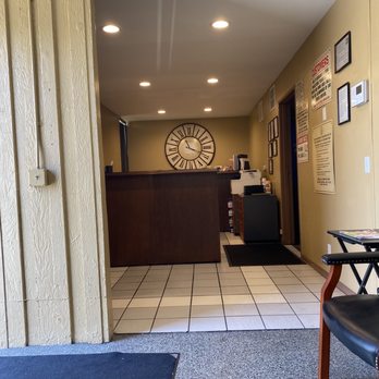 Elite Motors - Waiting area / front desk - Auto Repair Near Me - Mission Viejo, California