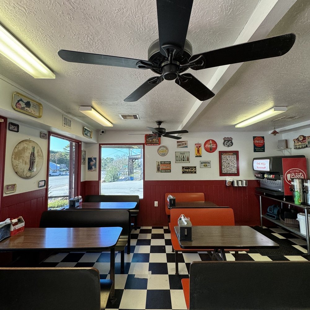 The Hill - Inside - Fast Food Near Me - Bellville, Texas