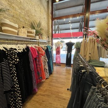 Pink Moon Bay - Women's Clothing Near Me - Milwaukee, Wisconsin