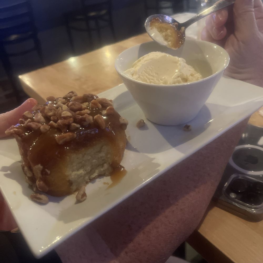 Gopher's Grill - Wifey's Toffee Cake with Vanilla Bean Ice Cream - Bars Near Me - Effingham, Illinois Gopher's Grill - Wifey's Toffee Cake with Vanilla Bean Ice Cream - Bars Near Me - Effingham, Illinois