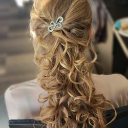 Entourage Salon
