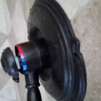 Townsend Manor Inn - Broken shower knob.. - Hotels Near Me - Greenport, New York
