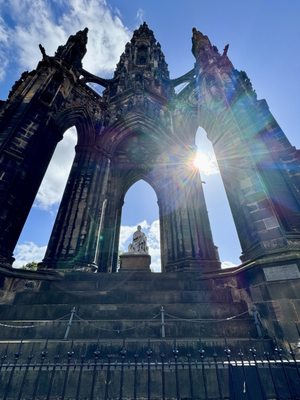 Scott Monument by null