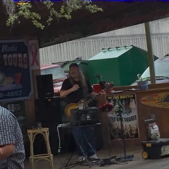 The Blue Gator - Chip entertaining the crowd tonight - Seafood Near Me - Dunnellon, Florida The Blue Gator - Chip entertaining the crowd tonight - Seafood Near Me - Dunnellon, Florida