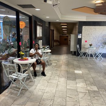 Da' HI Brew - Outside seating - Coffee & Tea Near Me - Honolulu, Hawaii