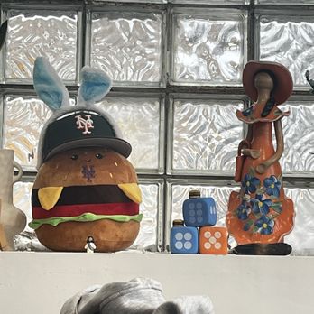 Burger Queens - Decor - Burgers Near Me - Queens, New York