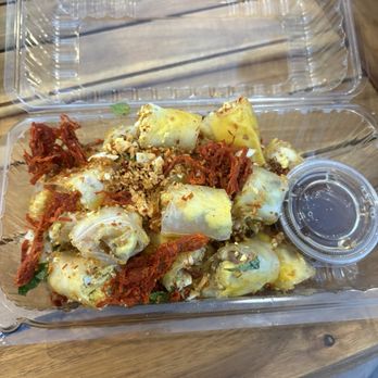 Rong Choi - Rice paper rolls filled with eggs, crunchy garlic & onions, loaded with beef jerky. So good!! $14 - Vietnamese Near Me - Garden Grove, California