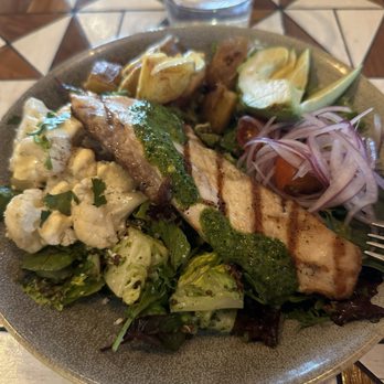 Pacific Catch - Chimichurri salad w grilled fish - Seafood Near Me - Tustin, California Pacific Catch - Chimichurri salad w grilled fish - Seafood Near Me - Tustin, California