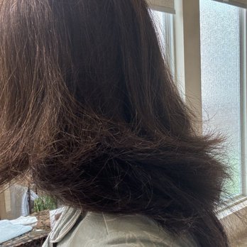 SH Salon - Katy at the Reserve - Clearly see how top layers are starkly separated from bottom part of hair. - Hair Salons Near Me - Katy, Texas SH Salon - Katy at the Reserve - Clearly see how top layers are starkly separated from bottom part of hair. - Hair Salons Near Me - Katy, Texas