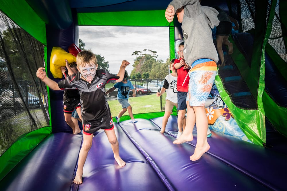 RED DOG ON THE GREEN 147 The Ave, Figtree New South Wales, Australia Sports Bars Phone