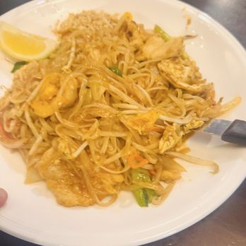 Umami Asian Cuisine - Pad Thai Noodles - Japanese Near Me - Doral, Florida Umami Asian Cuisine - Pad Thai Noodles - Japanese Near Me - Doral, Florida
