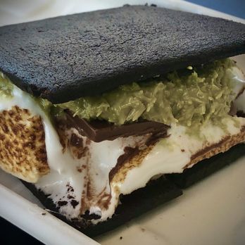 S'moreology - Dubai Chocolate S'more ($10.50 - close up) - Desserts Near Me - West Covina, California