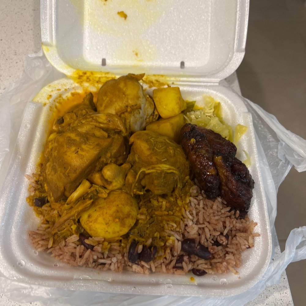 Curry, chicken, plantain , & beans, and rice Curry, chicken, plantain , & beans, and rice