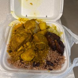 Island Vybz - Curry, chicken, plantain , & beans, and rice