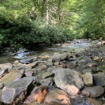 Bear Camp Cabin Rentals - Vacation Rentals Near Me - Pigeon Forge, Tennessee