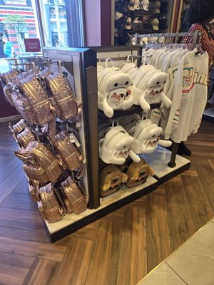 Mickey's of Hollywood by null