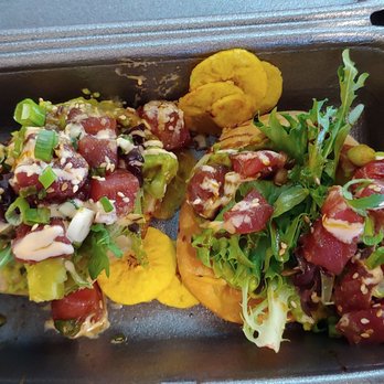 Cruda - Tuna Arepas with avocado and banana chips - Juice Bars & Smoothies Near Me - San Juan, Puerto Rico
