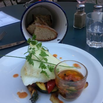 L'Envers du Décor - Fish on grilled veg - French Near Me - Saint Emilion, 33 L'Envers du Décor - Fish on grilled veg - French Near Me - Saint Emilion, 33
