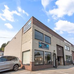 Sumas Auto Glass - Outside the Sumas Auto Glass shop
